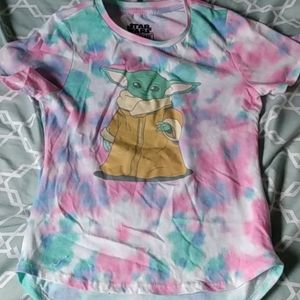 A baby yoda short sleeve